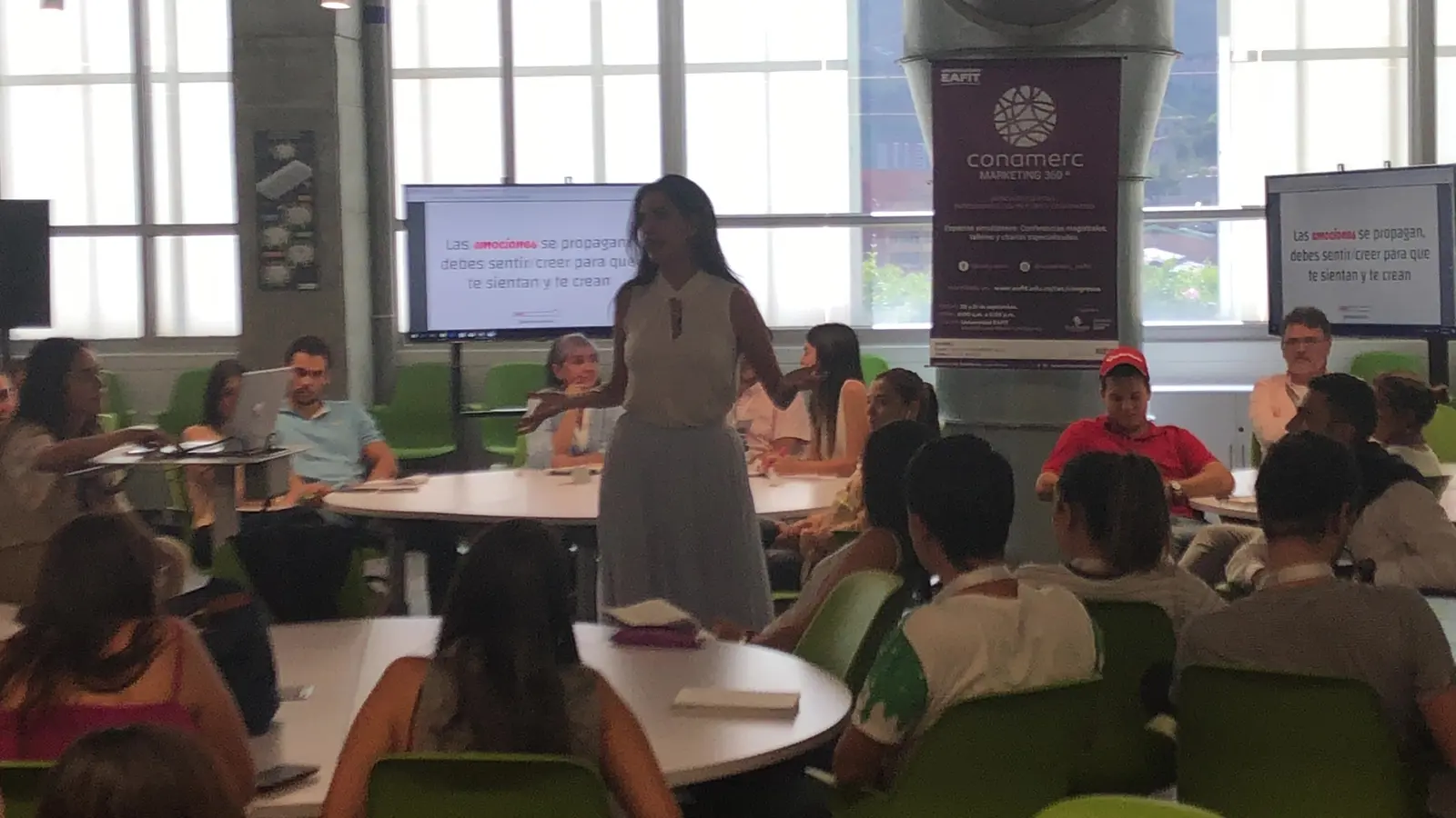 Vista general del taller de Estefanía Cárdenas en CONAMERC Marketing 360 grados